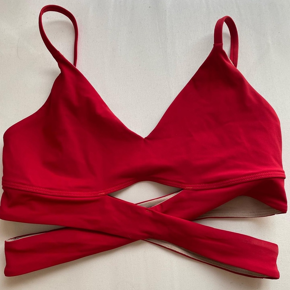 Strappy lulu bra!! 6